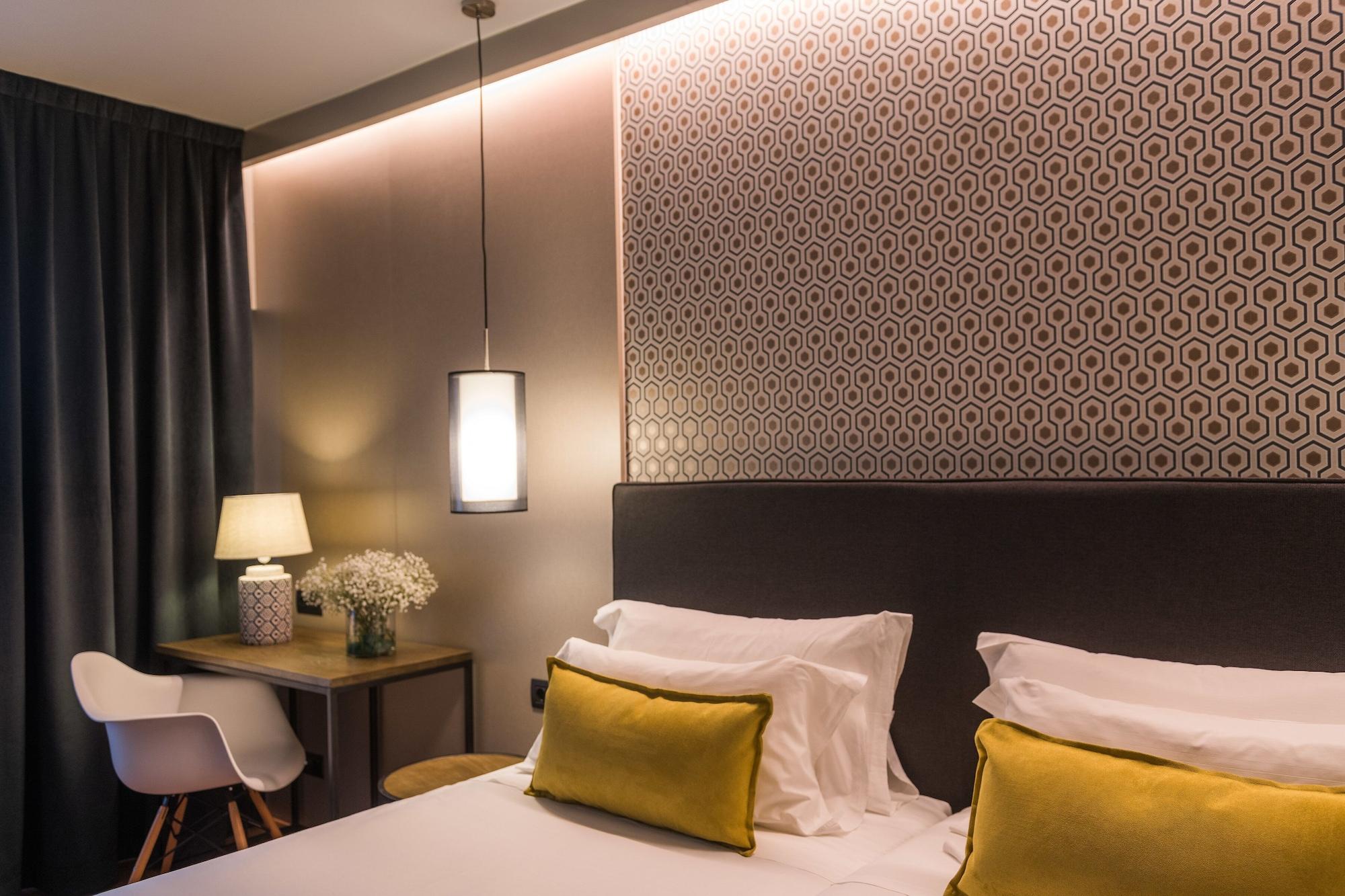 Up Rooms Vic Hotel Kültér fotó