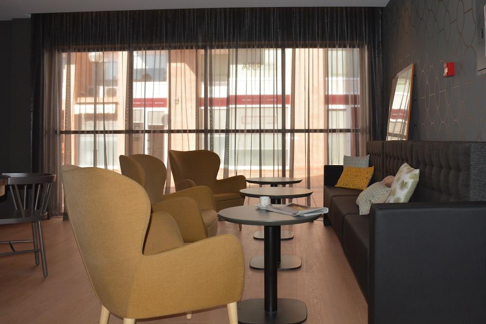 Up Rooms Vic Hotel Kültér fotó