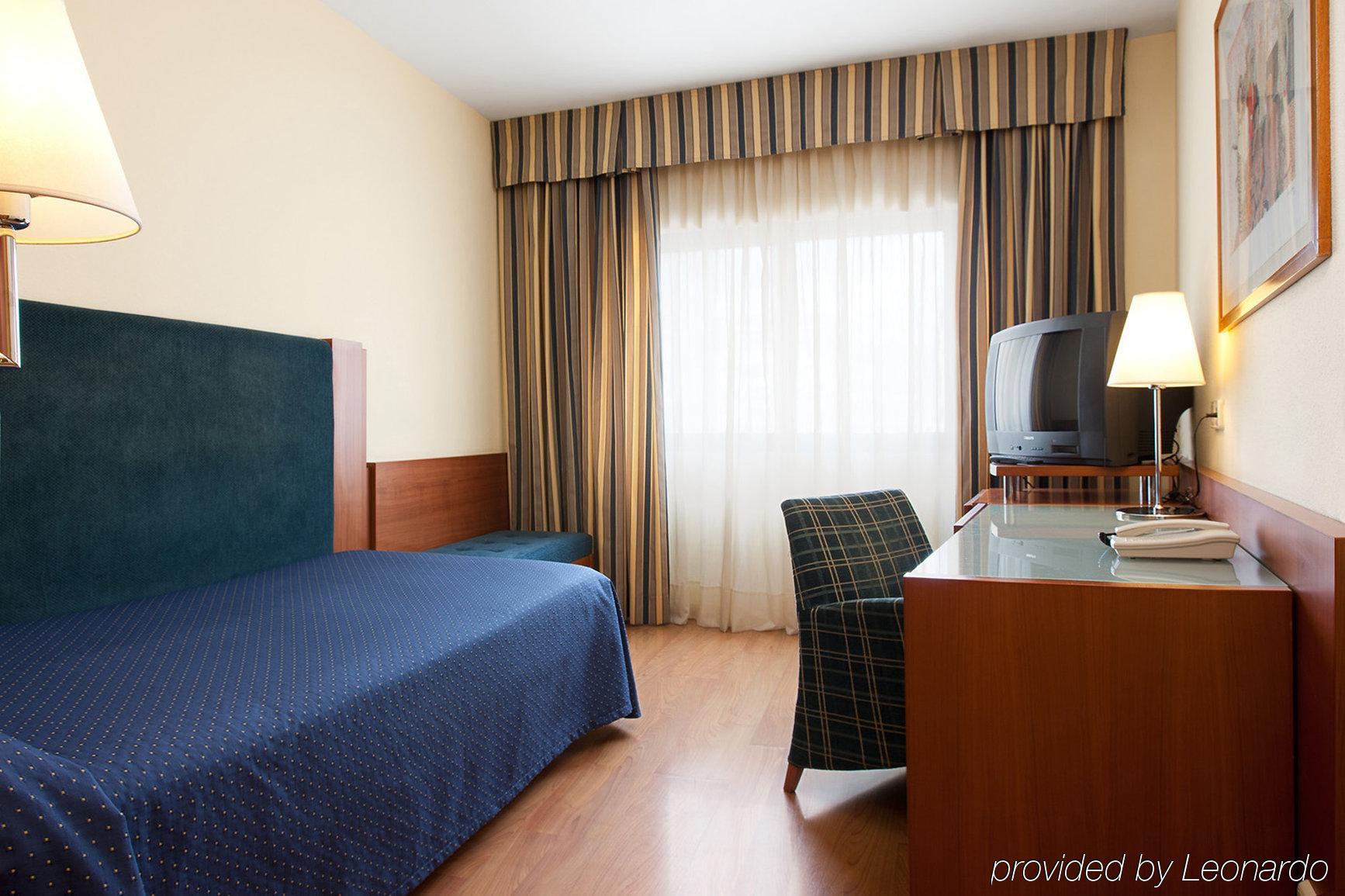 Up Rooms Vic Hotel Szoba fotó