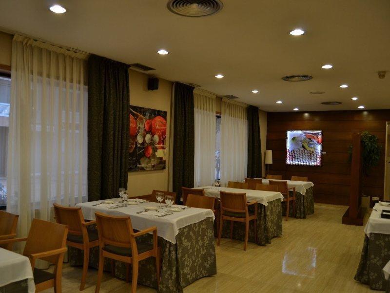 Up Rooms Vic Hotel Kültér fotó