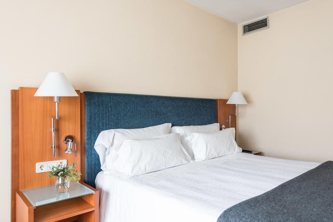 Up Rooms Vic Hotel Kültér fotó