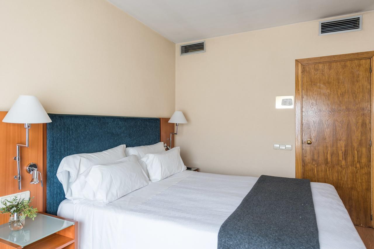 Up Rooms Vic Hotel Kültér fotó