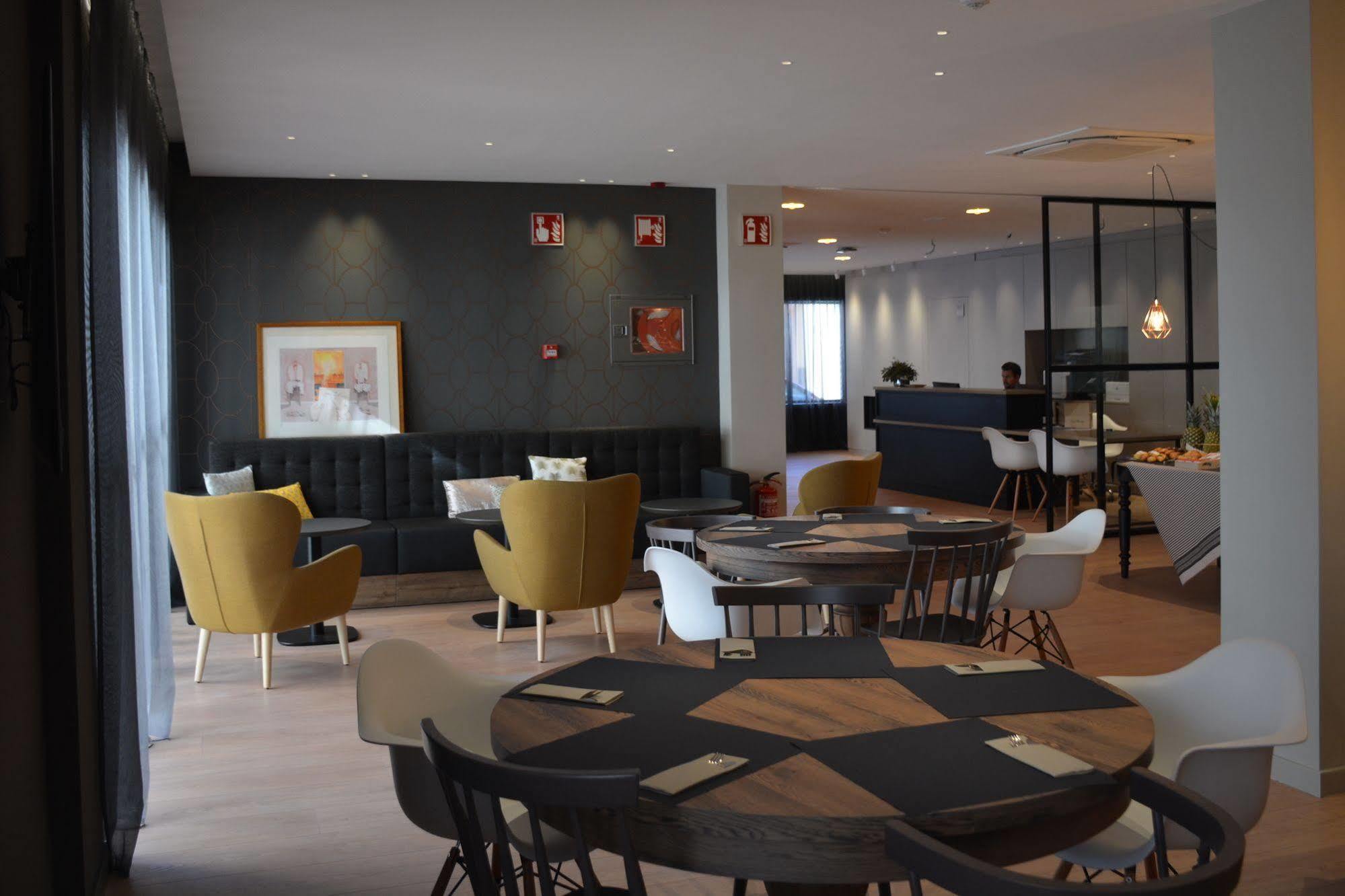 Up Rooms Vic Hotel Kültér fotó