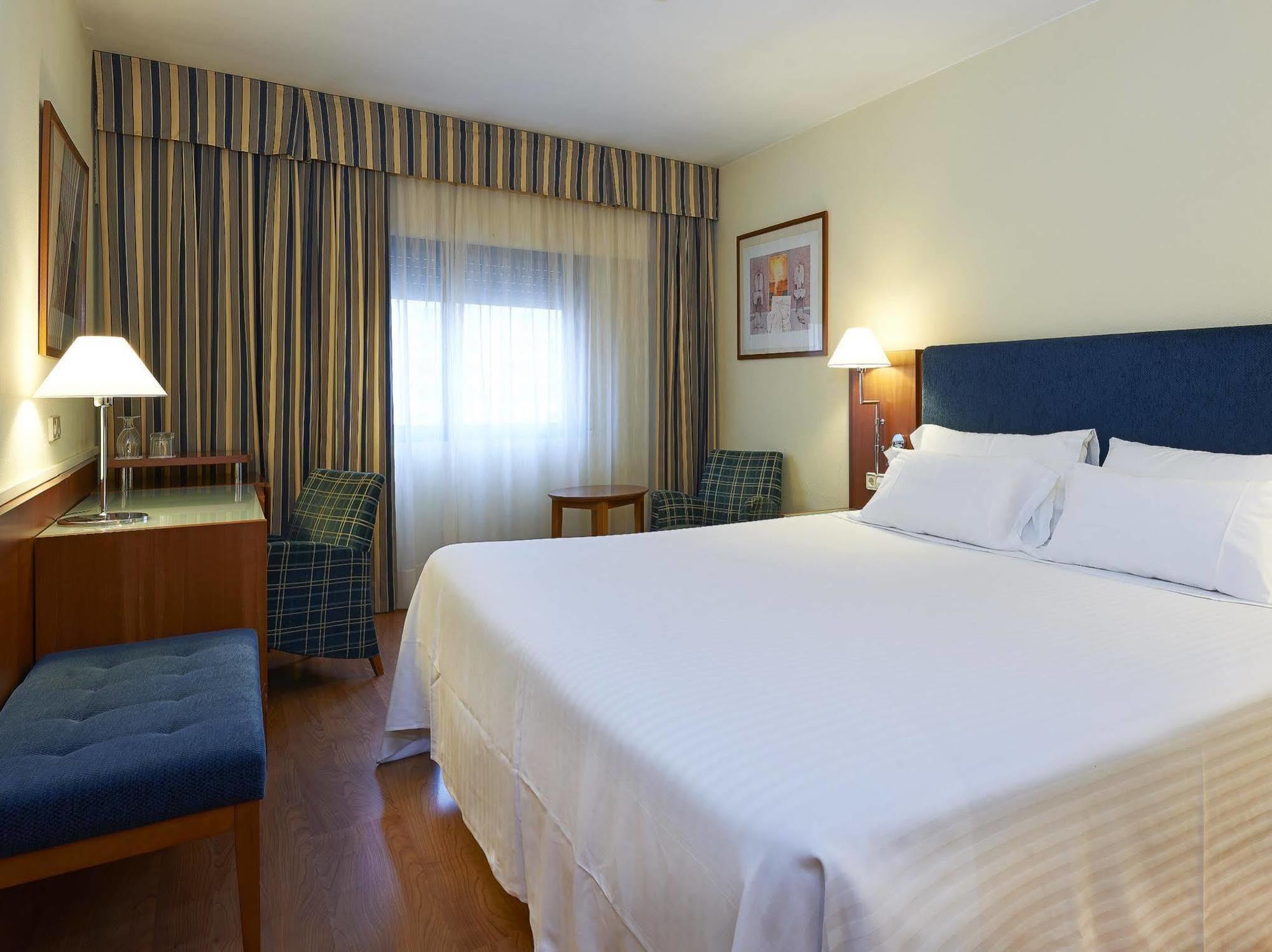 Up Rooms Vic Hotel Kültér fotó