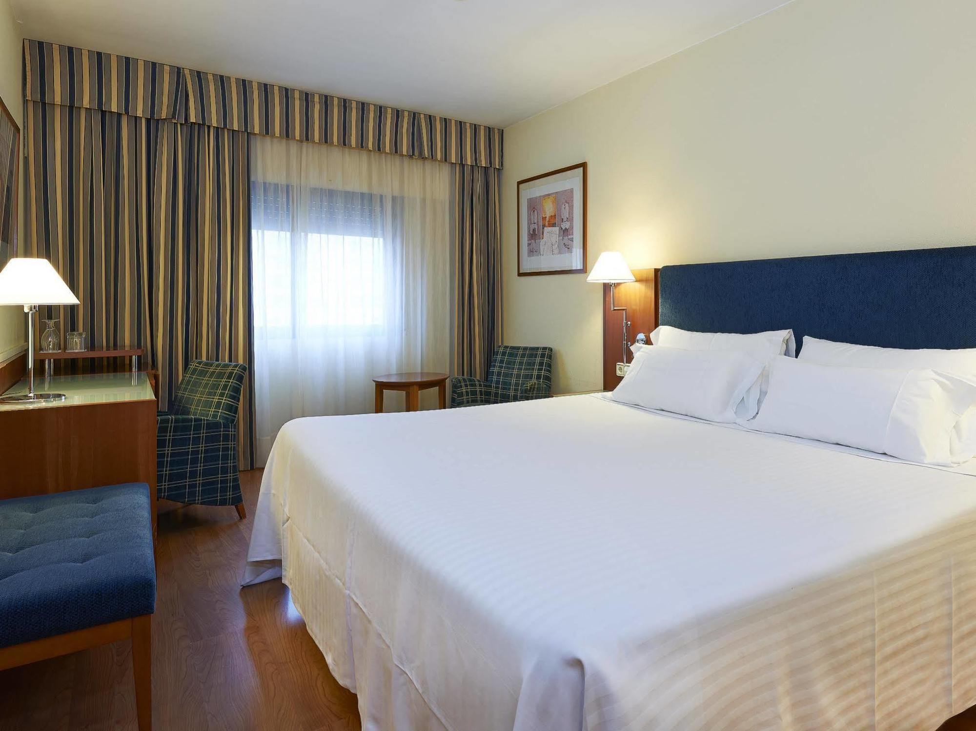 Up Rooms Vic Hotel Kültér fotó